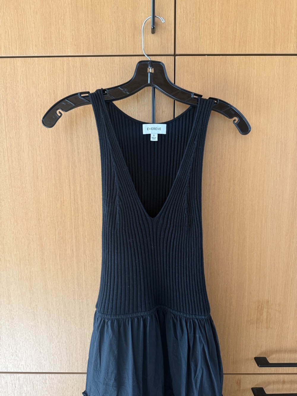 Evereve Arya V Neck Sleeveless Long Black Dress Womens Size Small - Picture 4 of 9